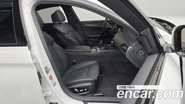 BMW 5-Series 2017 — photo 16