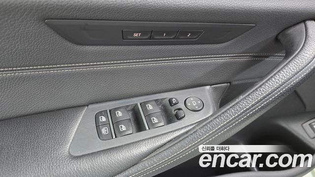 BMW 5-Series 2017 — photo 27