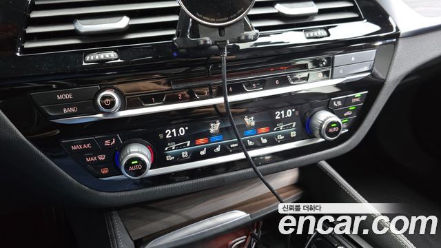 BMW 5-Series 2017 — photo 29