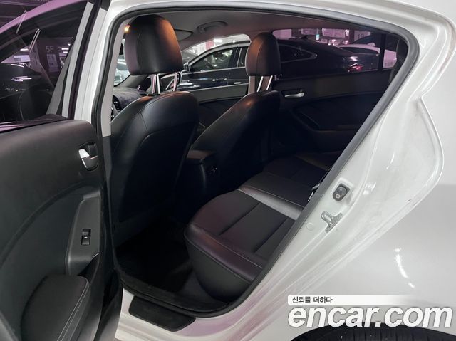 Kia K3 2016 — photo 4