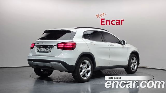 Mercedes-Benz GLA-Class 2019 — photo 2