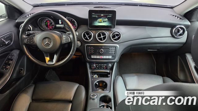 Mercedes-Benz GLA-Class 2019 — photo 10