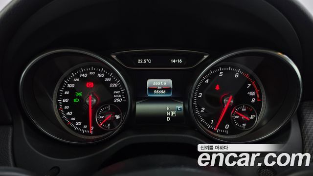 Mercedes-Benz GLA-Class 2019 — photo 11