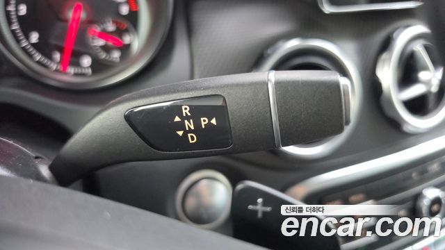 Mercedes-Benz GLA-Class 2019 — photo 12