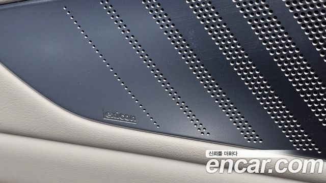 Genesis G80 2023 — photo 37