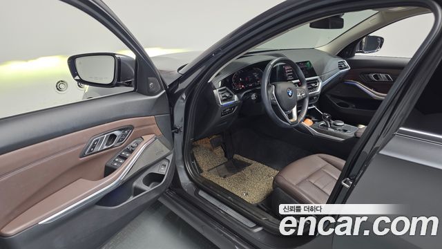 BMW 3-Series 2019 — photo 13