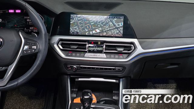 BMW 3-Series 2019 — photo 20
