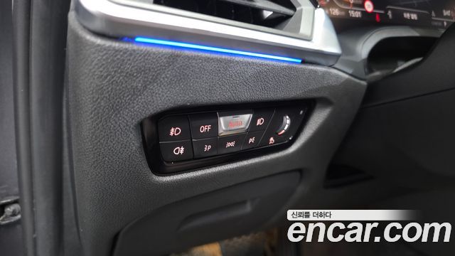 BMW 3-Series 2019 — photo 25