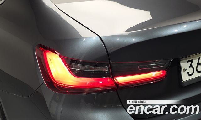 BMW 3-Series 2019 — photo 9
