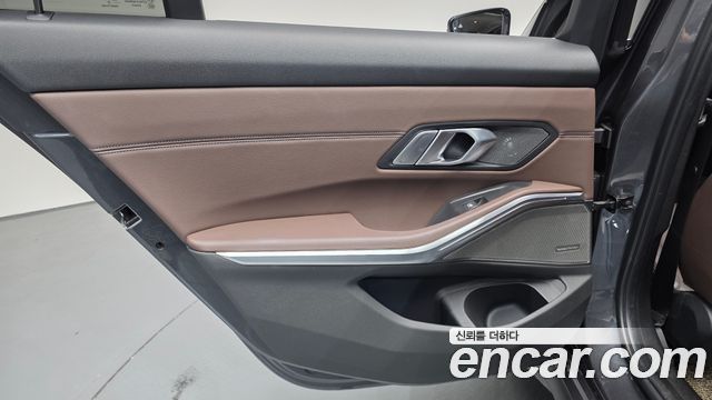 BMW 3-Series 2019 — photo 15