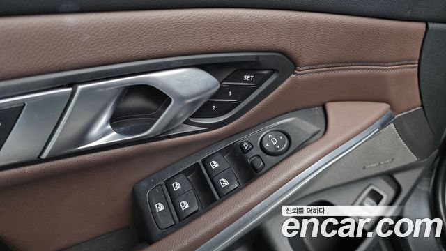 BMW 3-Series 2019 — photo 28