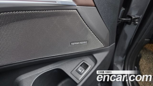 BMW 3-Series 2019 — photo 29