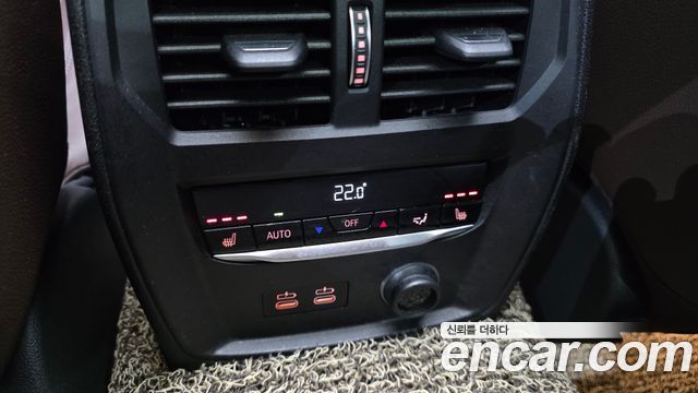 BMW 3-Series 2019 — photo 35