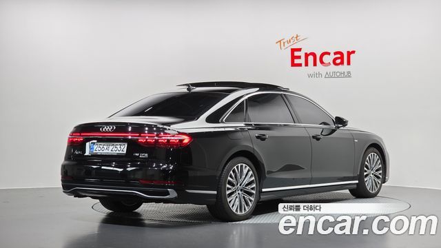 Audi A8 2023 — photo 2