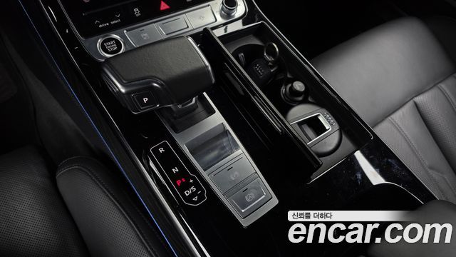 Audi A8 2023 — photo 12