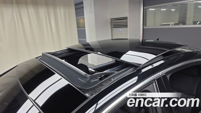 Audi A8 2023 — photo 25