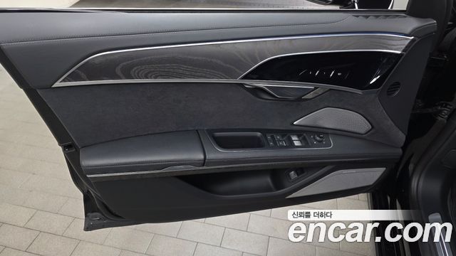 Audi A8 2023 — photo 14