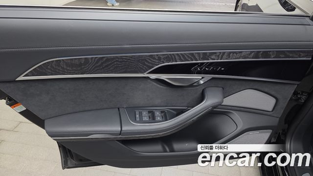 Audi A8 2023 — photo 15