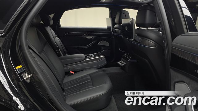 Audi A8 2023 — photo 16