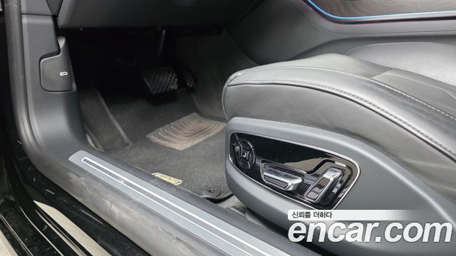 Audi A8 2023 — photo 33