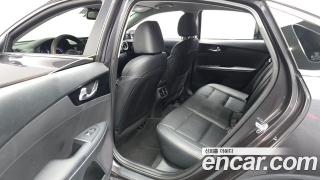 Kia K3 2021 — photo 16