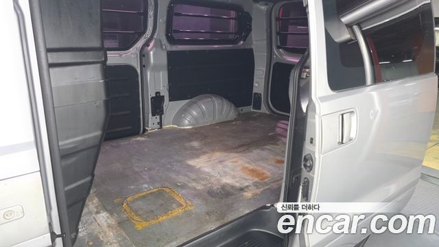 Hyundai Starex 2017 — photo 11