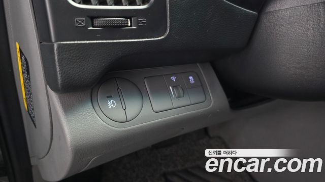 Hyundai Starex 2017 — photo 17