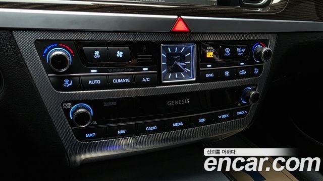 Genesis G80 2019 — photo 22