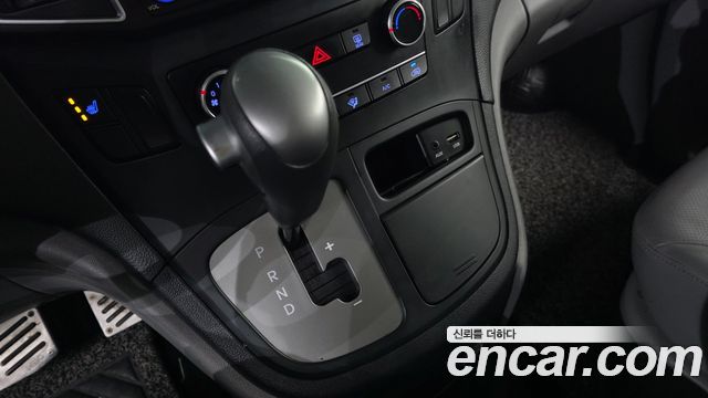 Hyundai Starex 2017 — photo 9