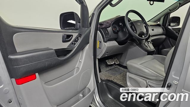Hyundai Starex 2017 — photo 10