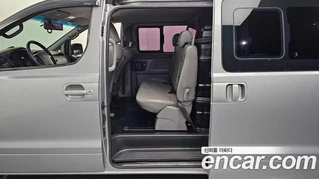 Hyundai Starex 2017 — photo 11