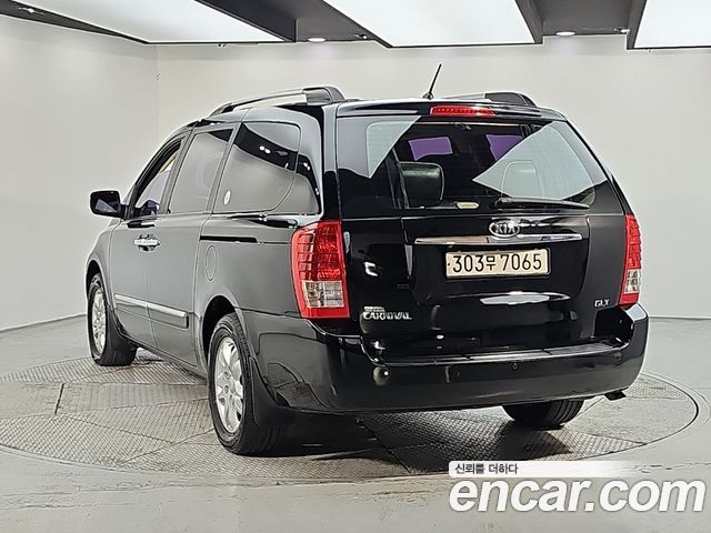 Kia Canival 2012 — photo 3