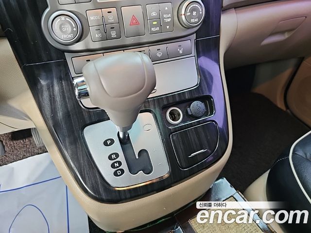 Kia Canival 2012 — photo 8