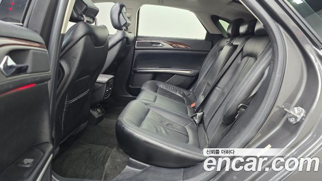 Lincoln MKZ 2016 — photo 11