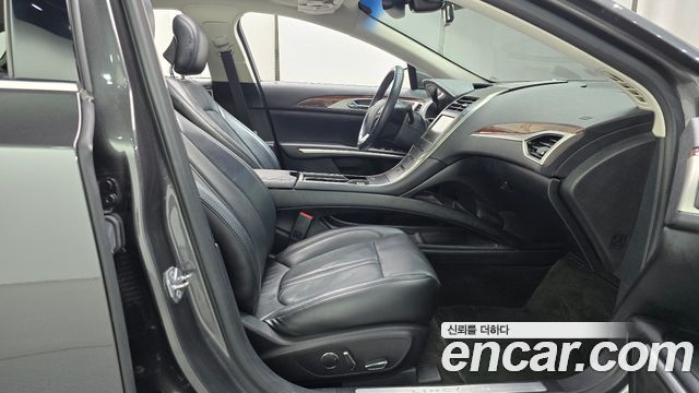 Lincoln MKZ 2016 — photo 12