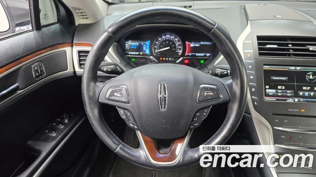 Lincoln MKZ 2016 — photo 13