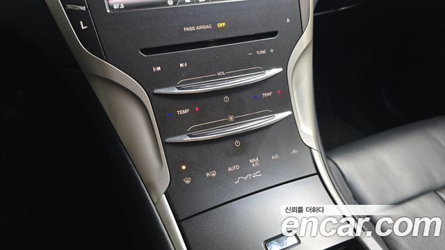 Lincoln MKZ 2016 — photo 16