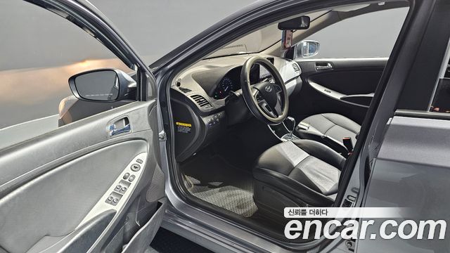 Hyundai Accent 2015 — photo 13