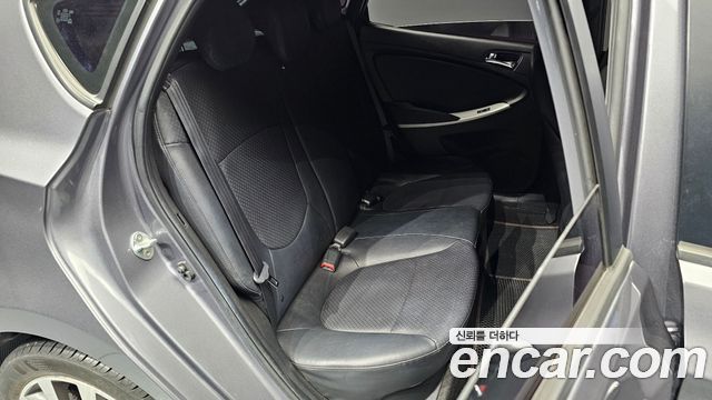 Hyundai Accent 2015 — photo 17