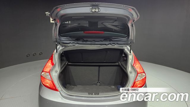 Hyundai Accent 2015 — photo 26