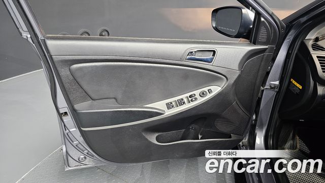 Hyundai Accent 2015 — photo 14