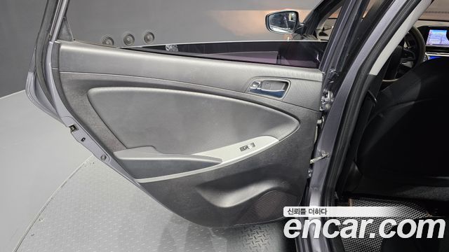 Hyundai Accent 2015 — photo 15