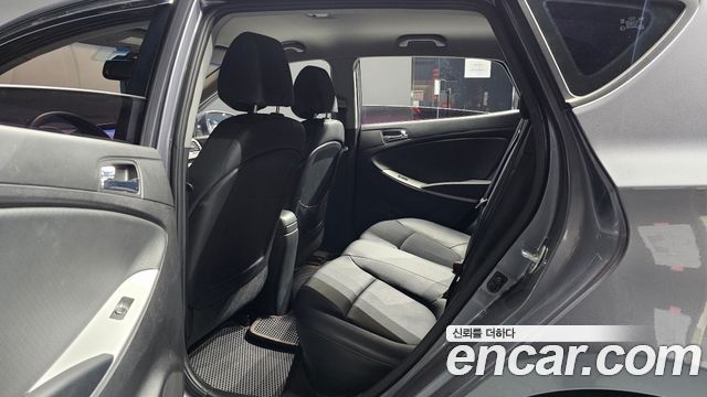 Hyundai Accent 2015 — photo 16
