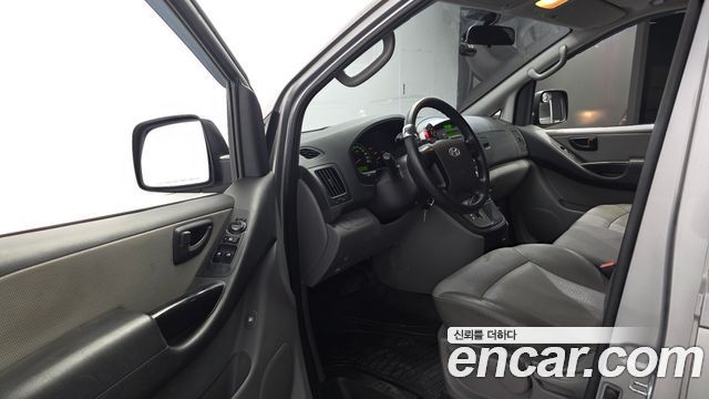 Hyundai Starex 2011 — photo 10