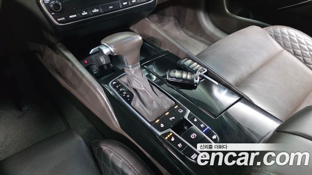 Kia K7 2017 — photo 12