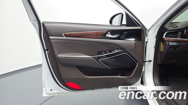 Kia K7 2017 — photo 14