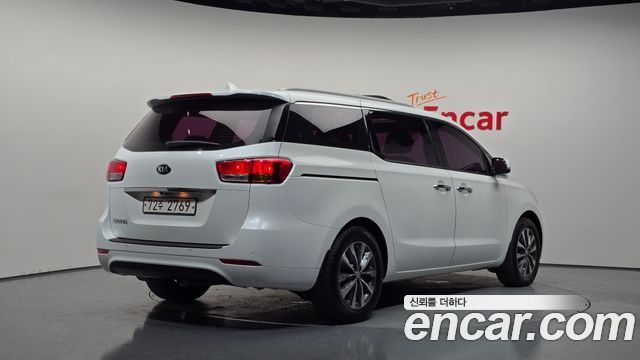 Kia Canival 2015 — photo 2