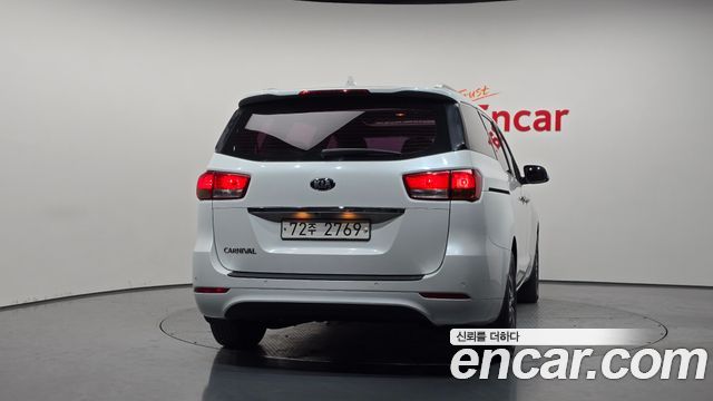 Kia Canival 2015 — photo 4