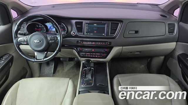 Kia Canival 2015 — photo 10