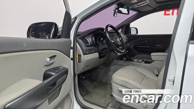 Kia Canival 2015 — photo 13